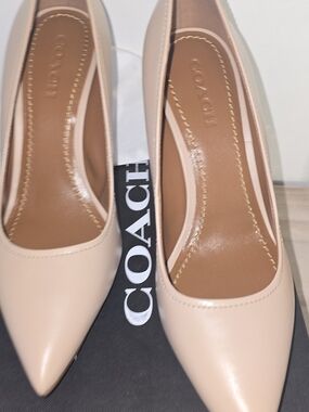 COACH Women's Pointed Toe Pumps in Light Beige Sz 10 New